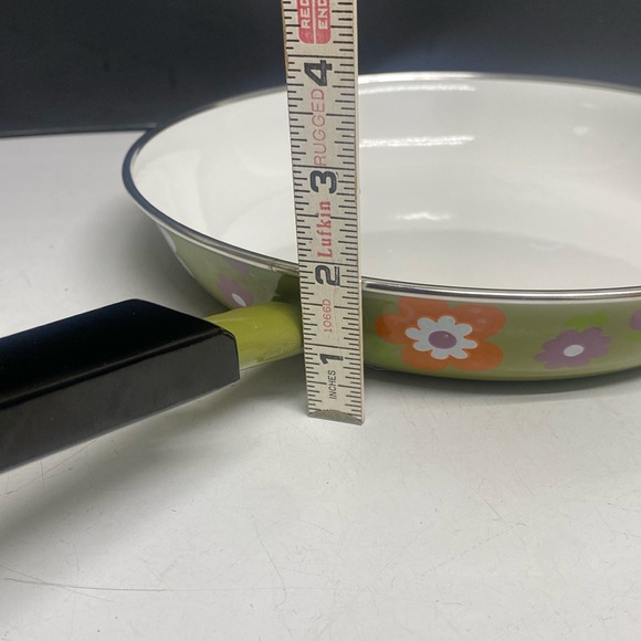 Daisy Flower Enameled Sauté Handled Pan - Picture 16 of 17